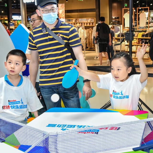 Join Kinder Joy of moving play together with chinese olympic champion – Wu Minxia