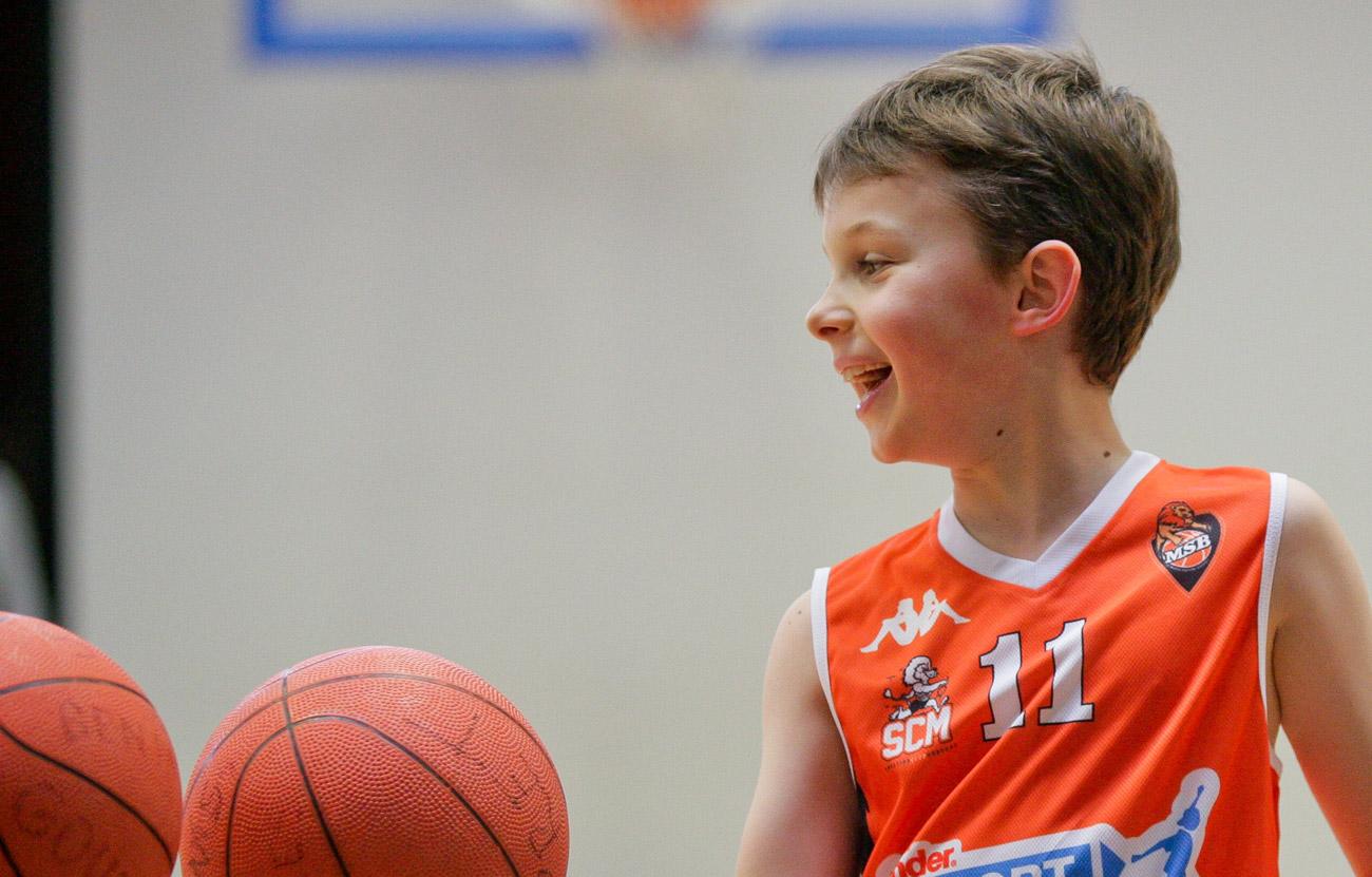 With the Basket Day, Kinder Joy of moving moves french kids