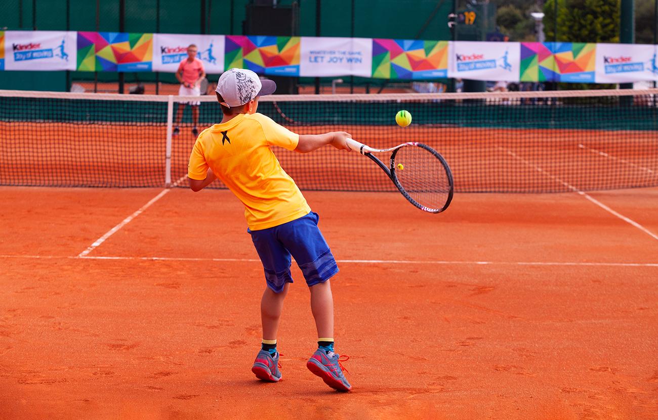 Tennis Trophy fit Kinder Joy of moving