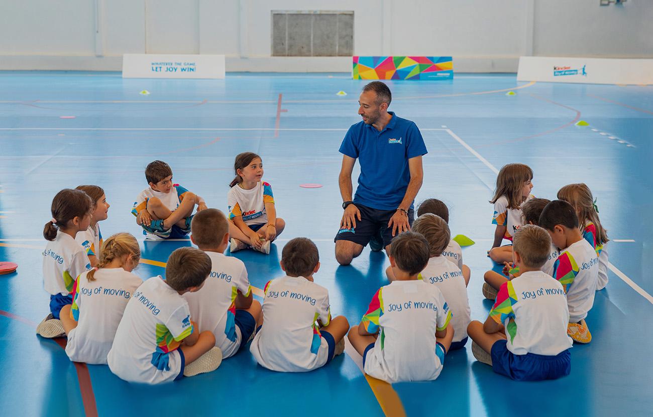 Trainer with children