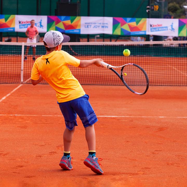 Tennis Trophy fit Kinder Joy of moving