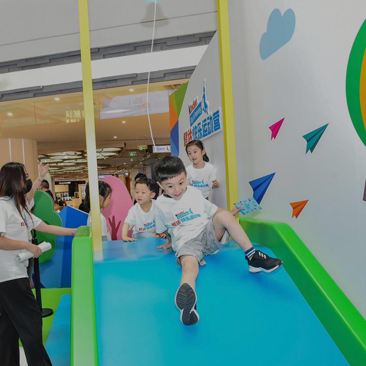 Join Kinder Joy of moving play together with chinese olympic champion – Wu Minxia