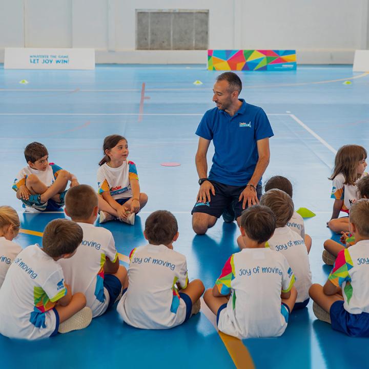 Trainer with children